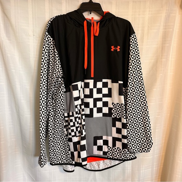 Under Armour Men’s  Pull Over. - Picture 8 of 8